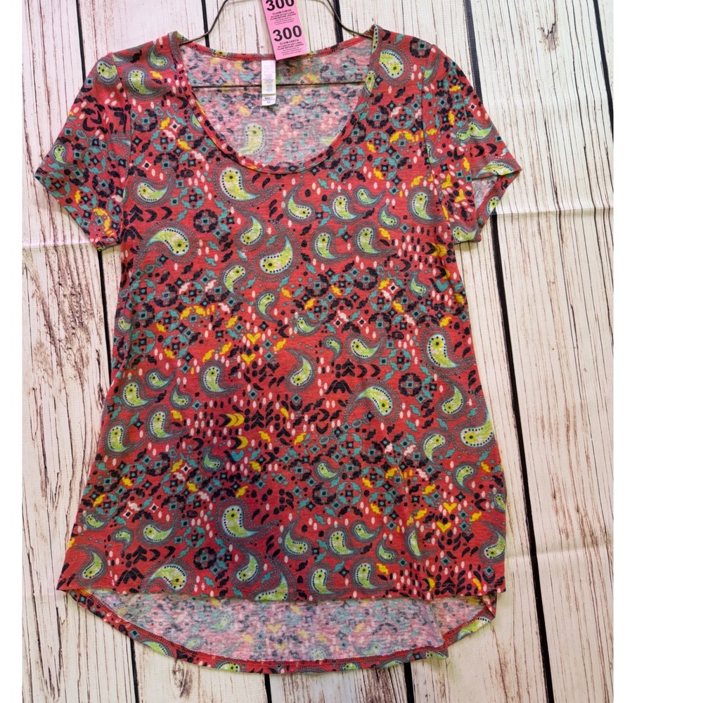 LuLaRoe Irma Tunic Top Womens XS Red Paisley Geometric Short Sleeve High Low Hem